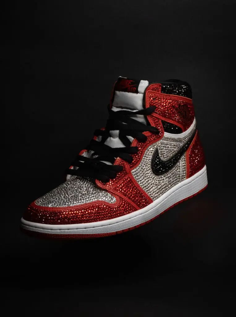 Sneakers Air Jordan customisées avec des strass