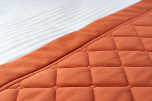 Couvre-lit, boutis ou jeté de lit : lequel choisir pour habiller votre chambre ?